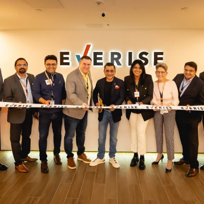 1.Everise-Founder-CEO-Sudhir-Agarwal-center-commemorating-the-opening-of-the-new-microsite-with-Everise-leadership